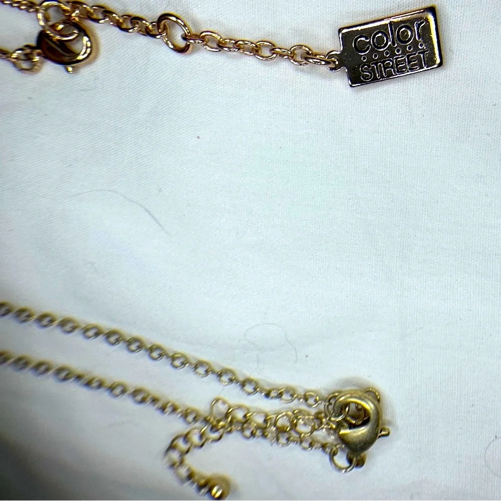 Bundle of 2 gold tone necklaces - Color Street & unmarked Women’s jewelry